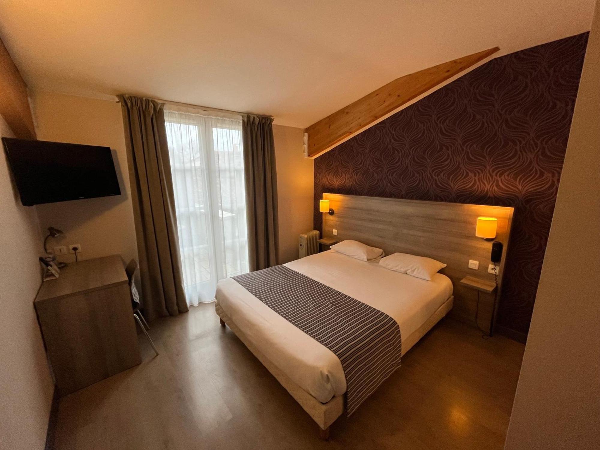 Logis Hotel Le Saint Georges Vivonne Exterior foto