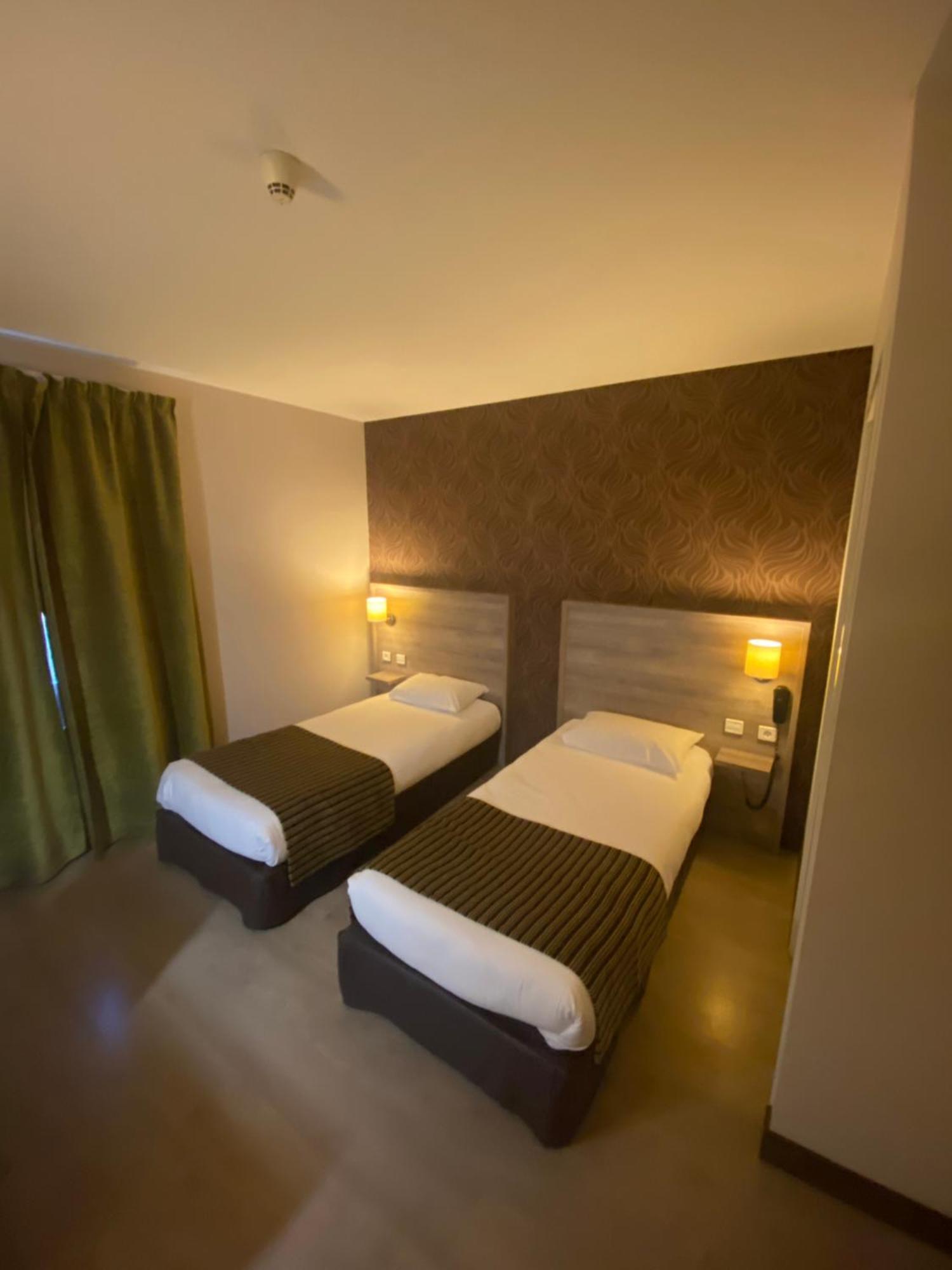 Logis Hotel Le Saint Georges Vivonne Exterior foto
