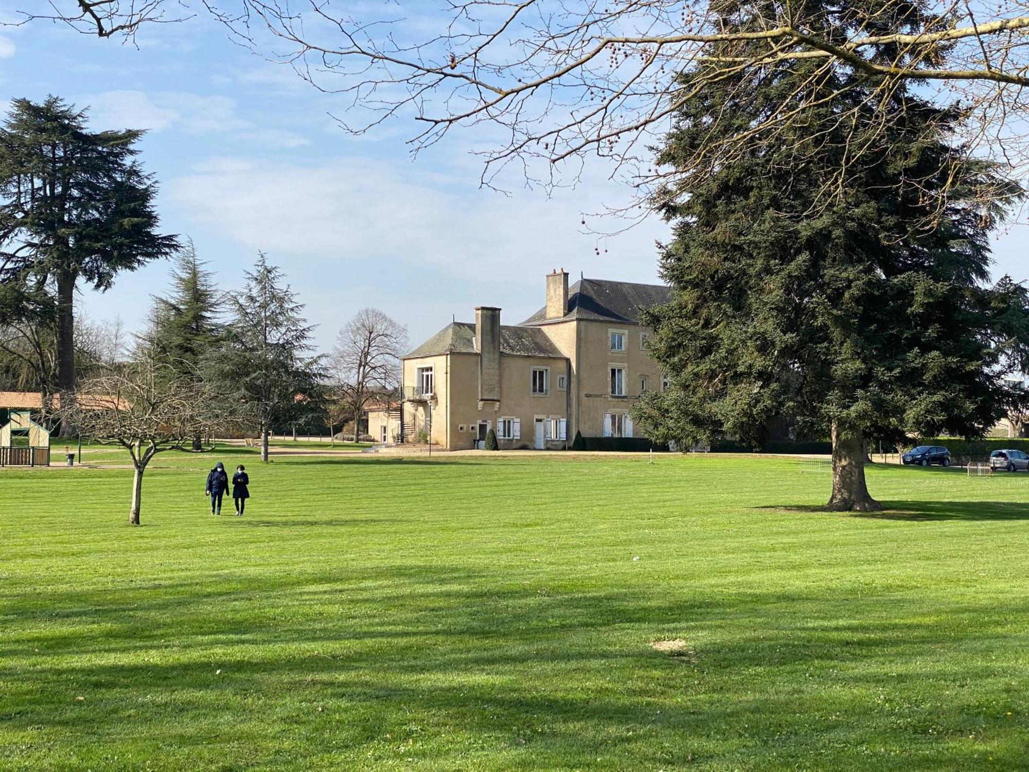 Logis Hotel Le Saint Georges Vivonne Exterior foto