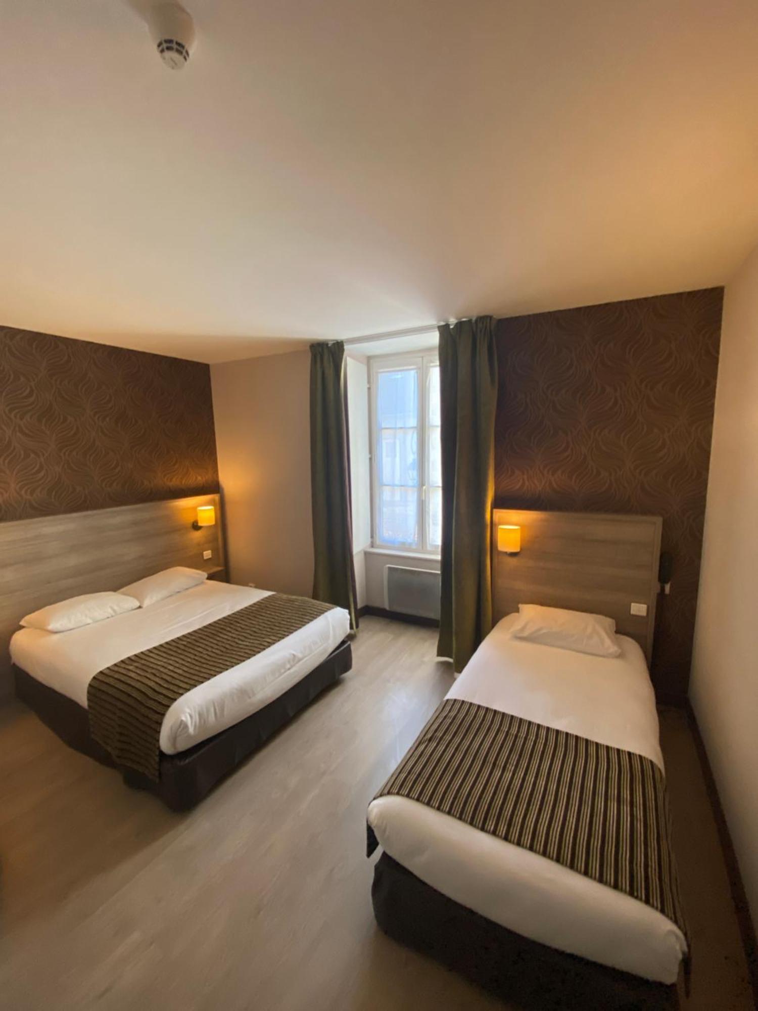 Logis Hotel Le Saint Georges Vivonne Exterior foto