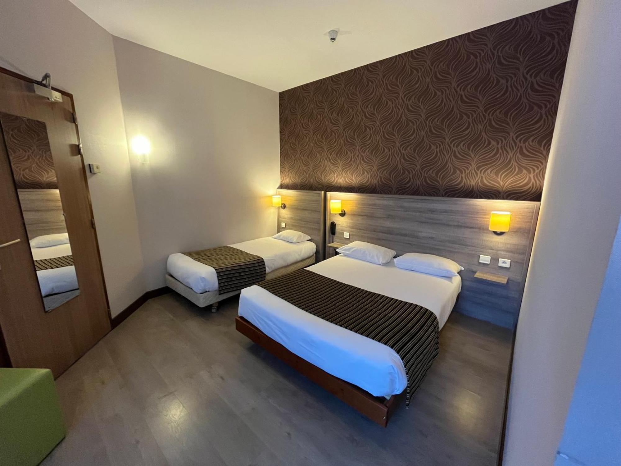 Logis Hotel Le Saint Georges Vivonne Exterior foto