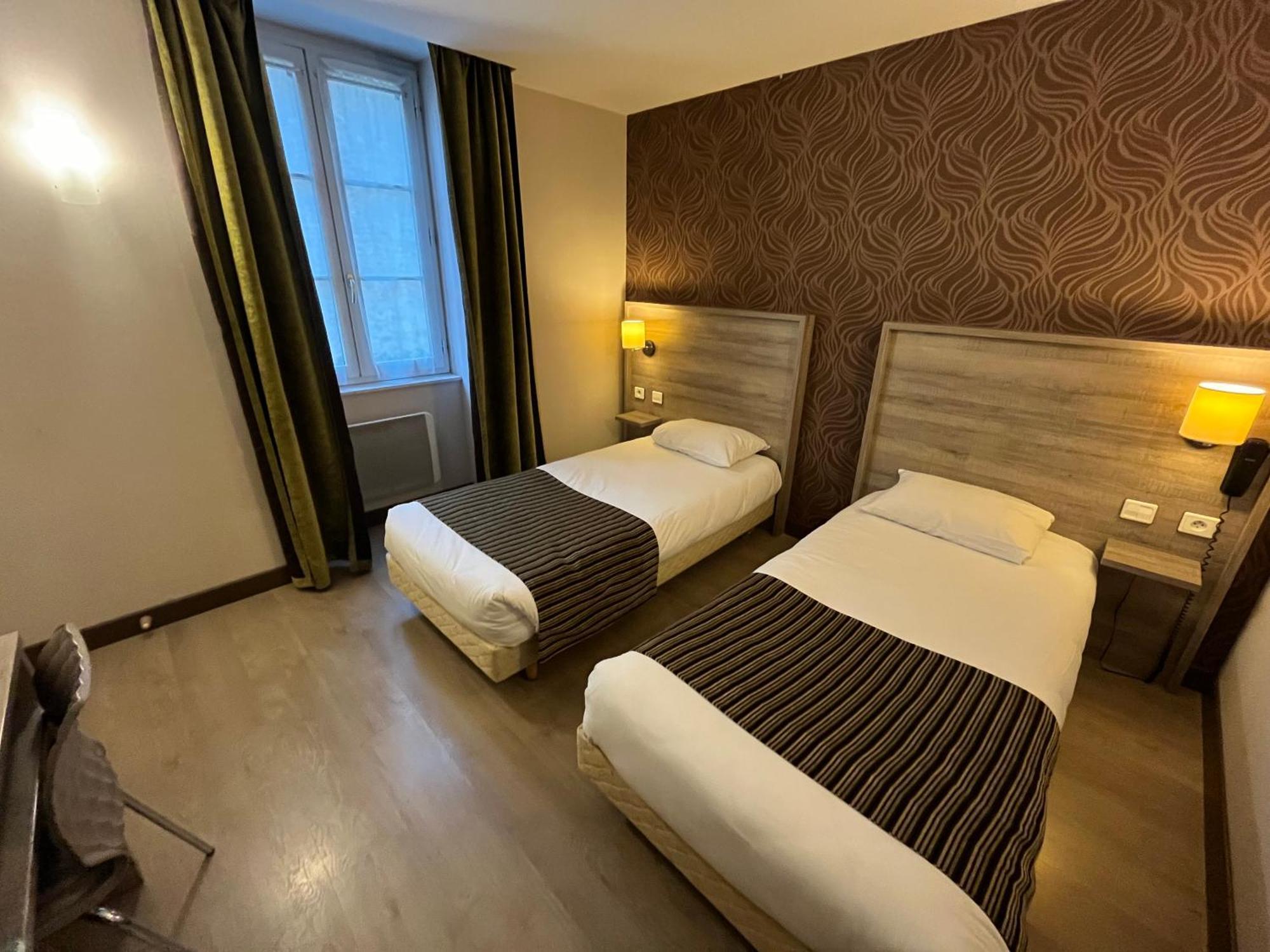 Logis Hotel Le Saint Georges Vivonne Exterior foto