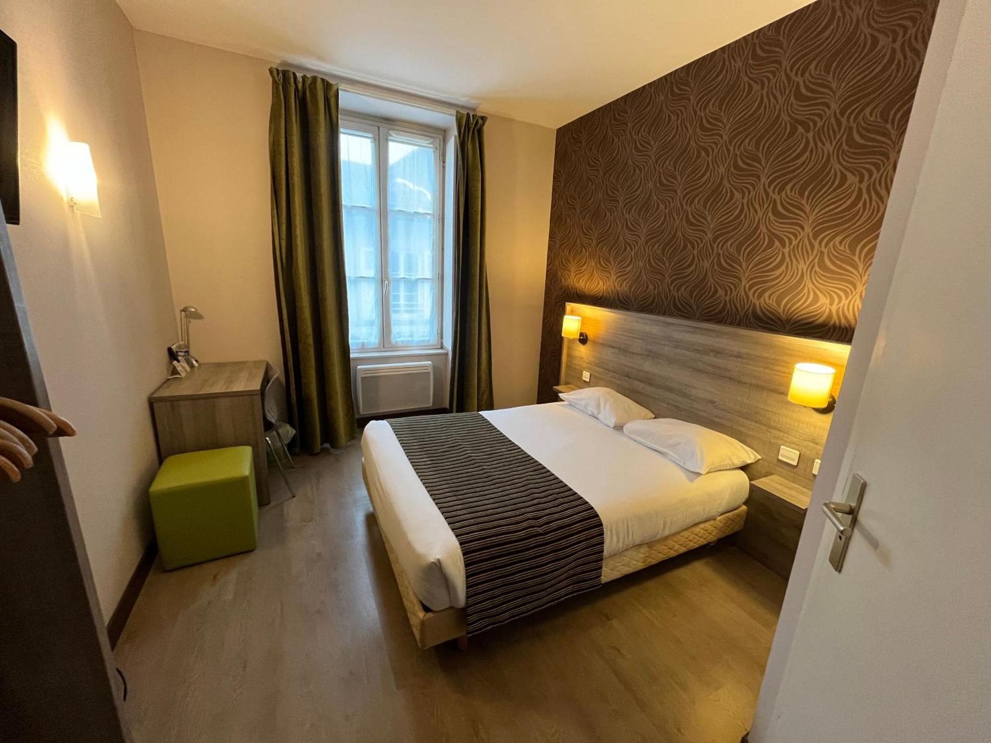 Logis Hotel Le Saint Georges Vivonne Exterior foto