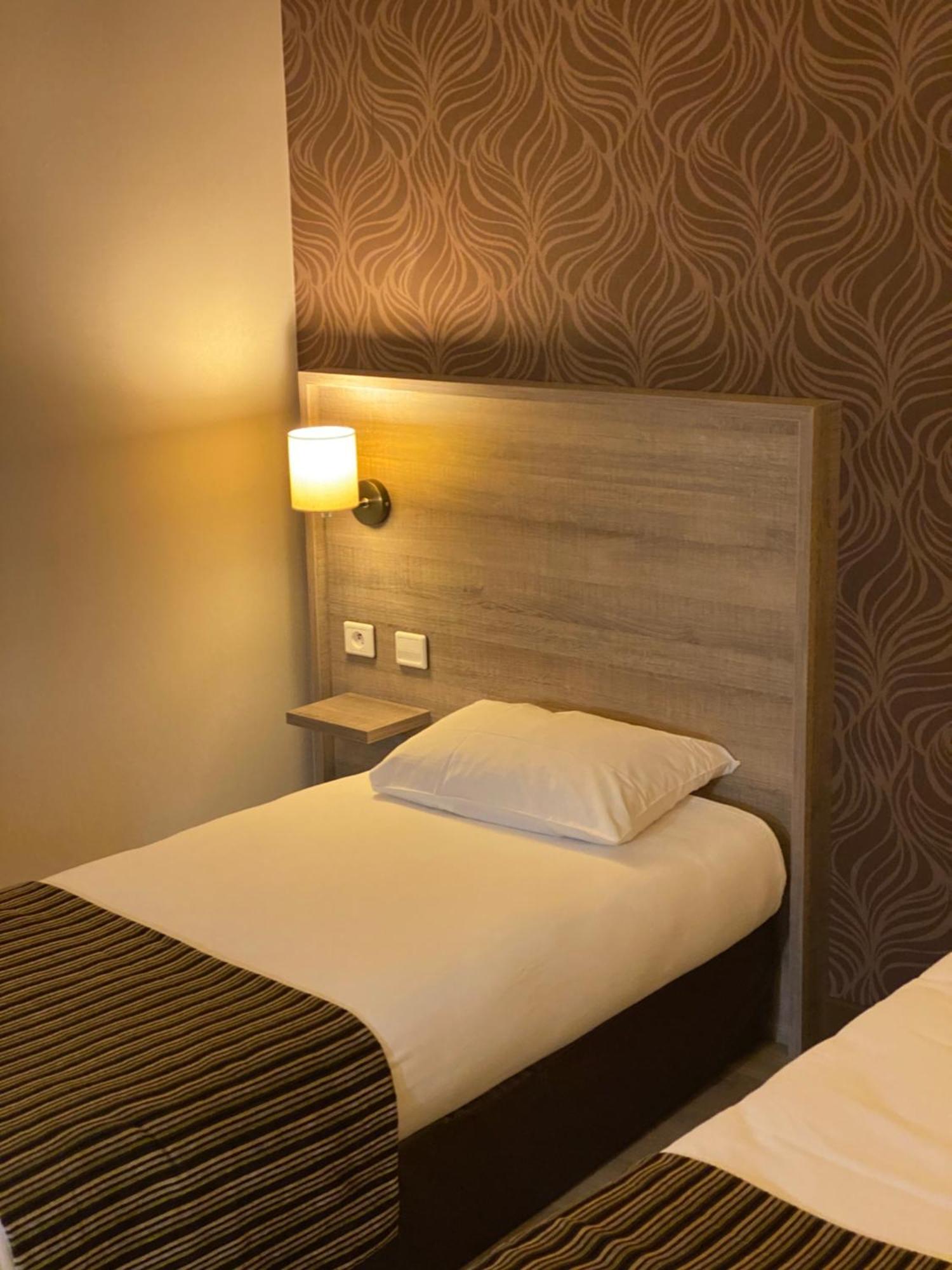 Logis Hotel Le Saint Georges Vivonne Exterior foto