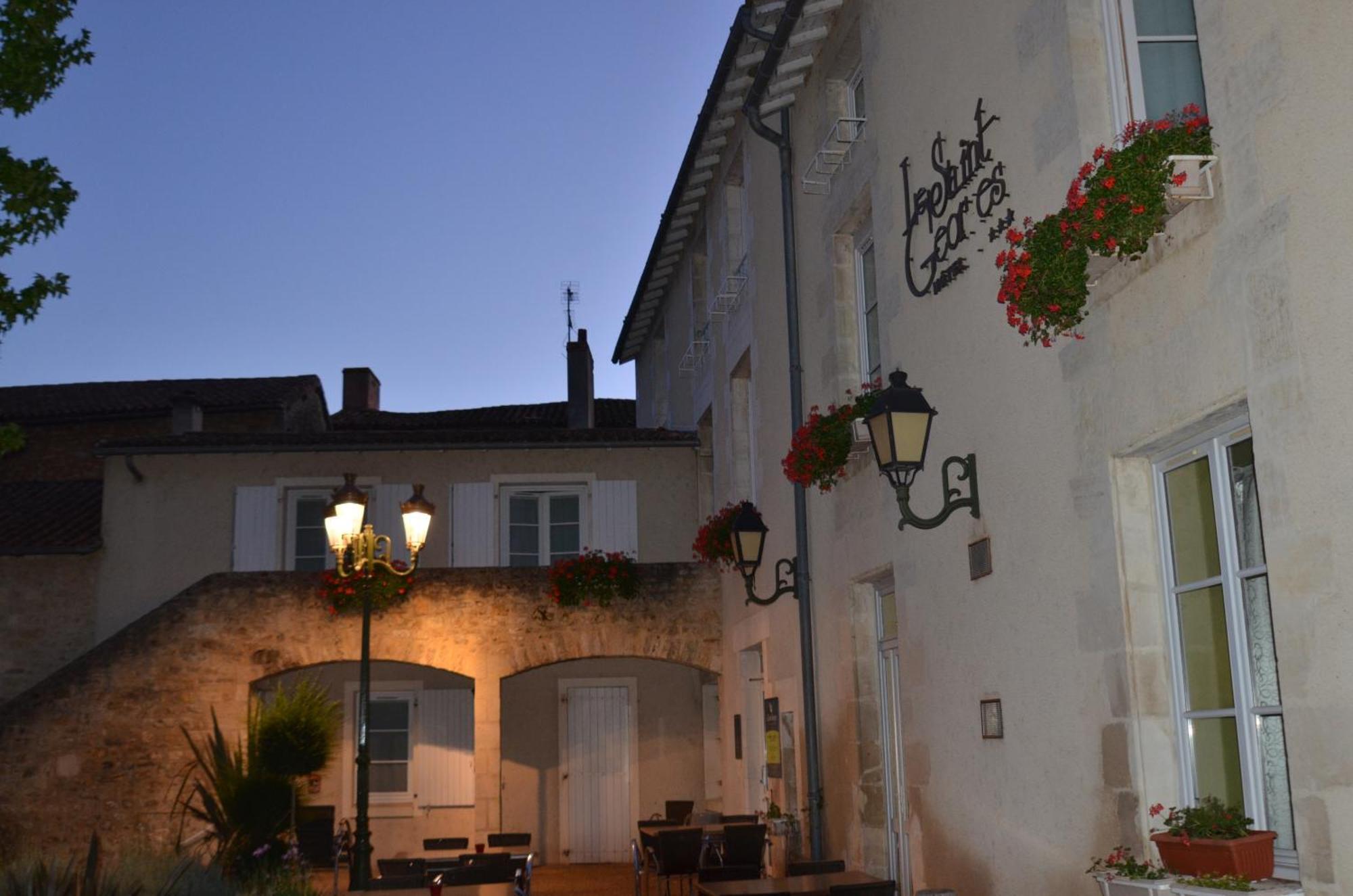 Logis Hotel Le Saint Georges Vivonne Exterior foto