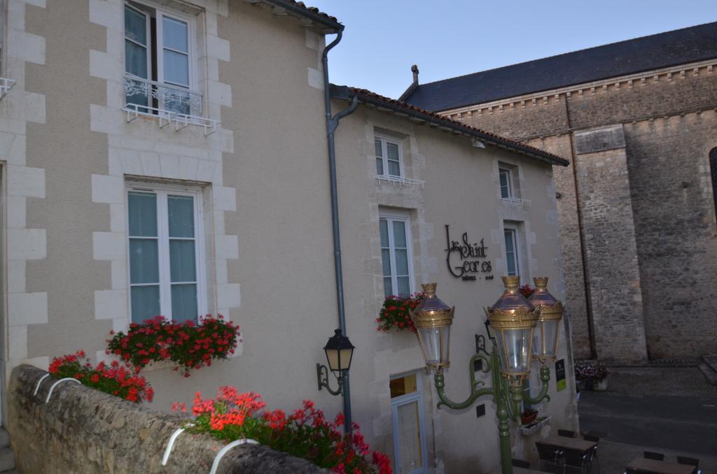 Logis Hotel Le Saint Georges Vivonne Exterior foto